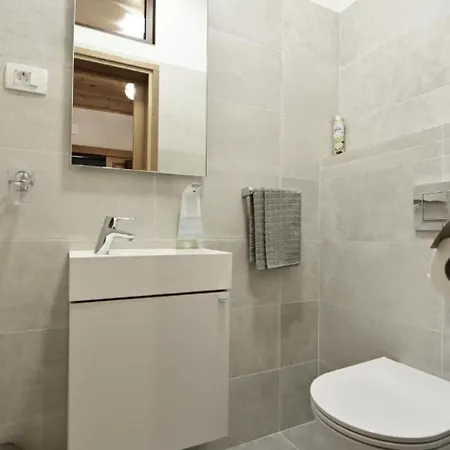 In Mit Privatem Grill By Interhome